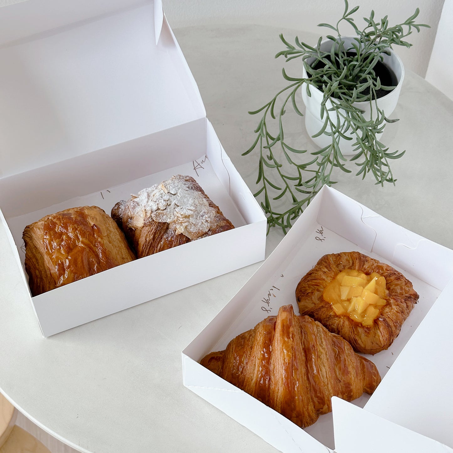 ASSORTED PASTRIES Box of 2 (Regular)